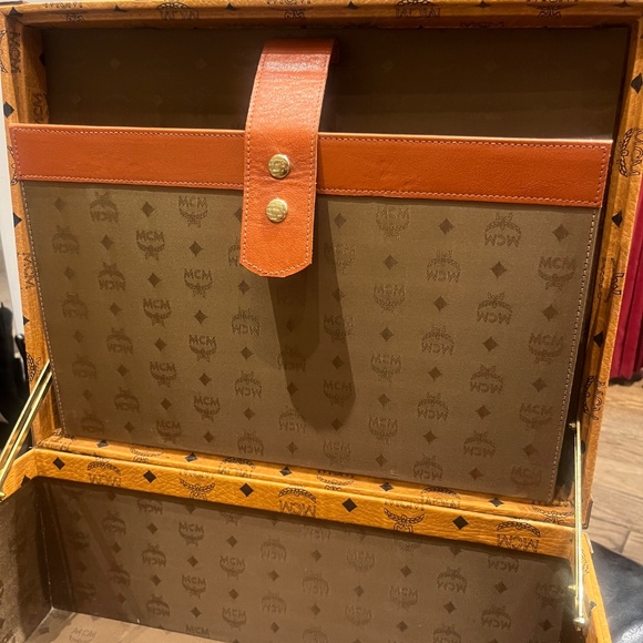 MCM Trunk Approx. 21”x16”x8” Never Used. Perfect Hardware, Lock, Hinges, Lining - Picture 4 of 5